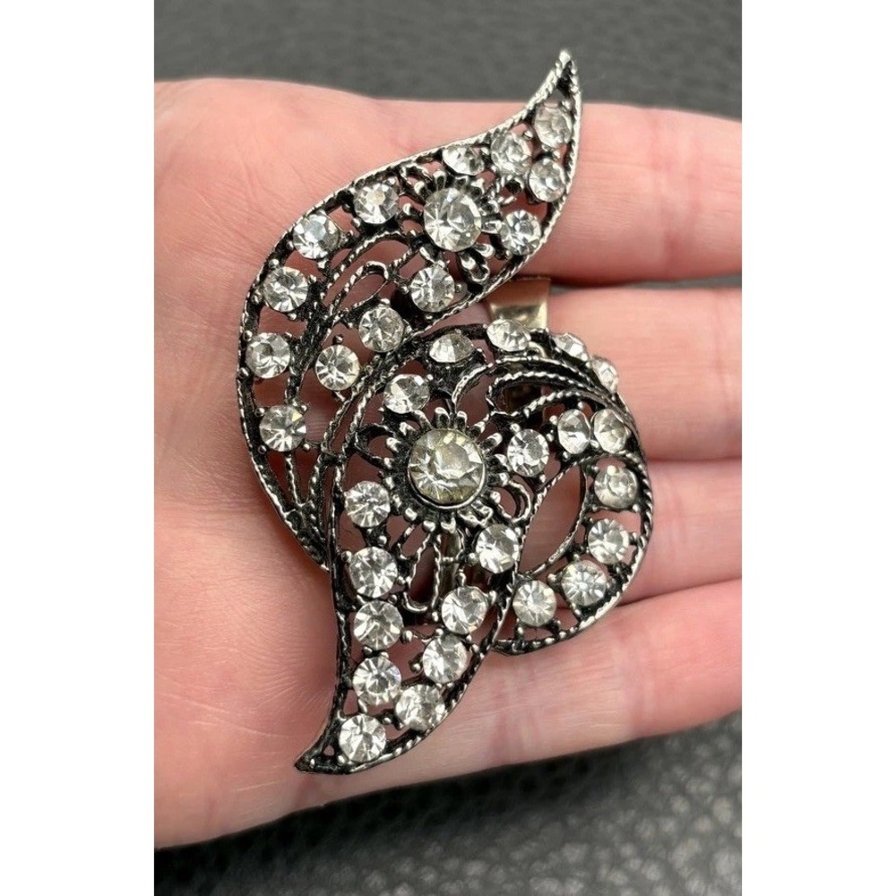 Vintage Filigree Openwork Ornate Rhinestone Crystal Brooch Pendant Silver Tone